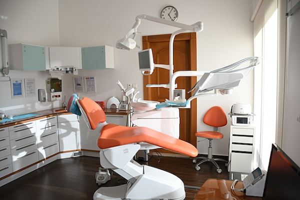Стоматолог Коробков дал советы по защите зубной эмали