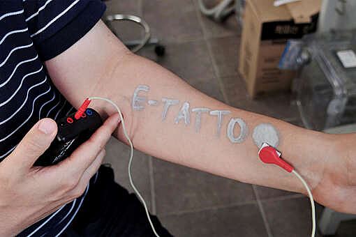 Корейские ученые изобрели "умную" татуировку для контроля состояния здоровья