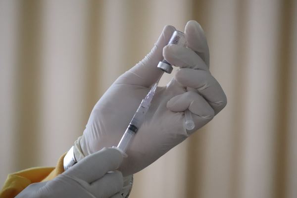 Нужна ли прививка от гриппа взрослому и какую выбрать