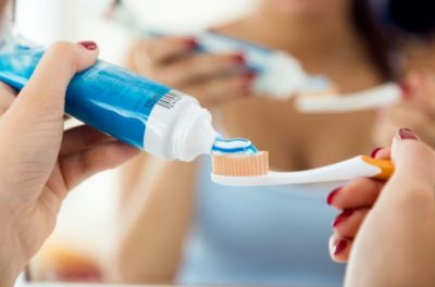 Без прикрытия. Можно ли чистить зубы без зубной пасты? - новости экологии на ECOportal